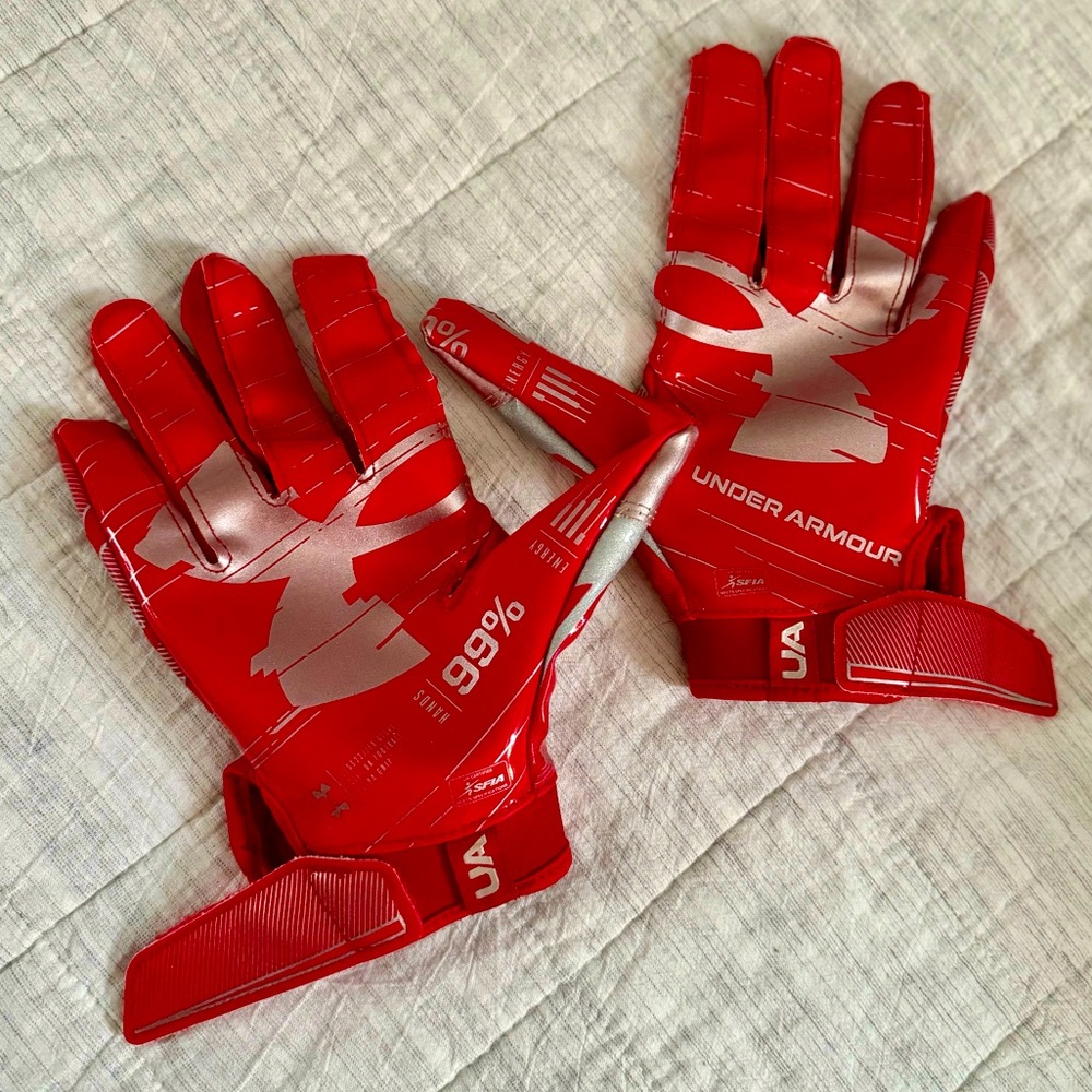 Under Armour boys baseball gloves